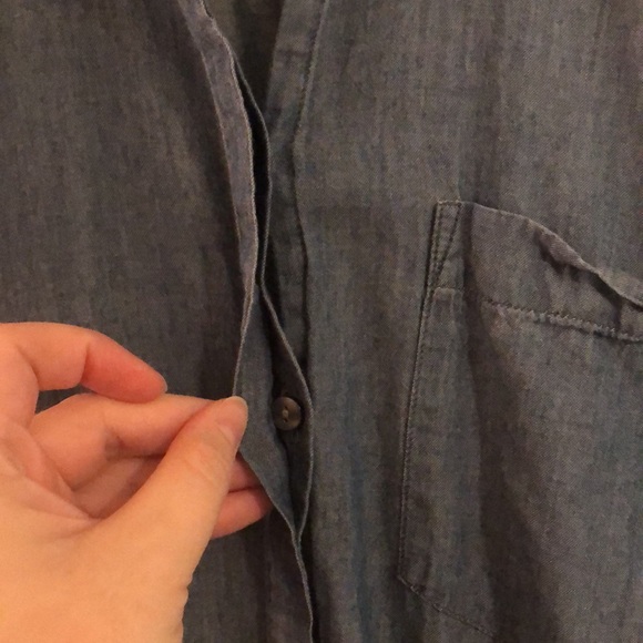 ๐ฅ3/$18๐ฅ EUC Ann Taylor Chambray Shirt - Picture 5 of 6